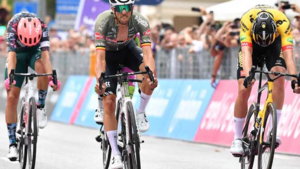 Giro-peloton misrekent zich: vroege vluchter Dries de Bondt wint 18e etappe