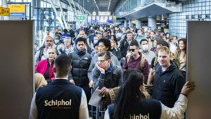 Personeel Schiphol krijgt zomertoeslag van 5,25 euro per uur