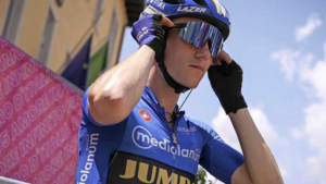Bergkoning Bouwman wint opnieuw etappe in Giro en stelt historische bergtrui veilig