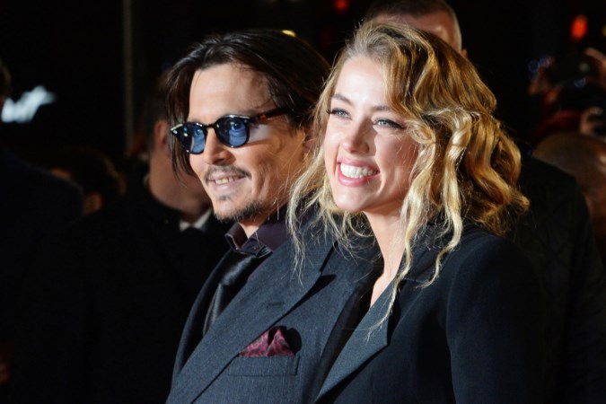 Ondergepoepte lakens en een afgesneden vingertop: de horrorshow van Johnny Depp en Amber Heard gaat ook over ‘ons’