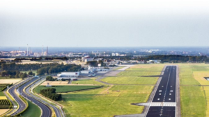 ‘Veel meer lawaaipieken voor 14.000 mensen bij groei naar een ‘omgevingsbewust’ vliegveld’, stelt Denktank-MAA 