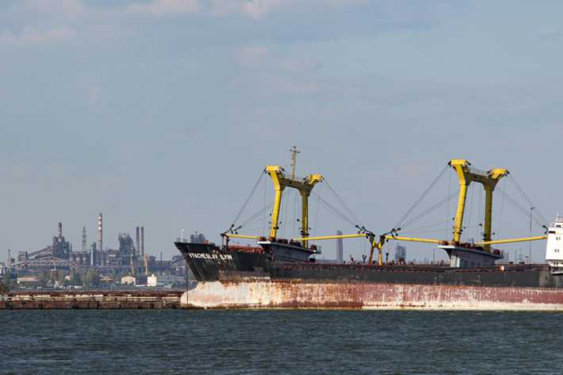 LIVE | Russisch schip haalt staal op in Marioepol