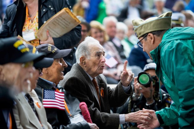 Amerikaanse veteranen delen cadeautjes uit in Mesch: ‘Een heel mooi en symbolisch gebaar’