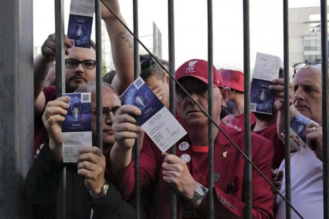 Dringen voor finale Champions League in chaotisch Parijs: ‘Mensen werden geplet en geslagen’