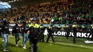 Vier politieagenten raken gewond bij supportersrellen na nederlaag ADO Den Haag