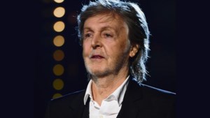 Mijn moment met Paul McCartney: ‘Ik stond me om te kleden, mijn borsten ontbloot, toen plotseling de deur openging’