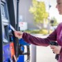 ‘Kilometervergoeding moet snel omhoog vanwege recordprijs benzine’