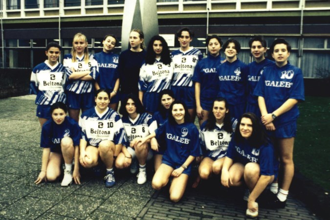Hoe een coach ooit 138 handbalsters uit oorlogsgebied Joegoslavië redde: ‘Je rent naar de bus en kijkt niet meer om’