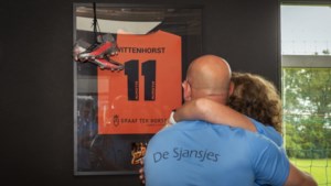 103 dagen geleden werd Guus doodgestoken in Horst, nu eren zijn vrienden hem met een voetbaltoernooi: ‘Zo is hij er altijd bij’