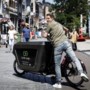 Aangedreven door bruine boterhammen bezorgt Roger (50) op de fiets medicijnen in Roermond