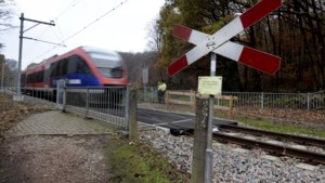 Onbeveiligde spoorwegovergang in Eygelshoven wordt tunnel: overweg gaat vijf maanden dicht