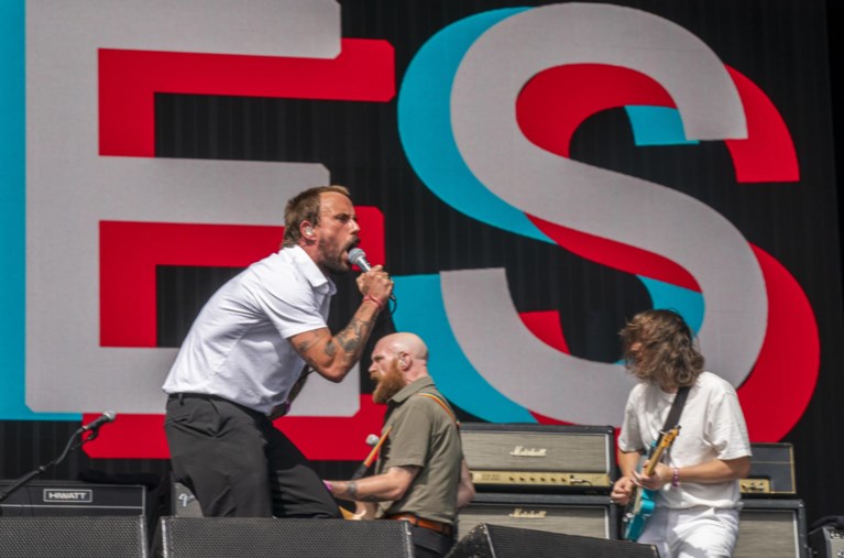 Foto’s: Uitgelaten sfeer op warme eerste dag Pinkpop
