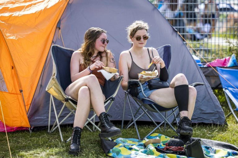 Foto’s: Uitgelaten sfeer op warme eerste dag Pinkpop