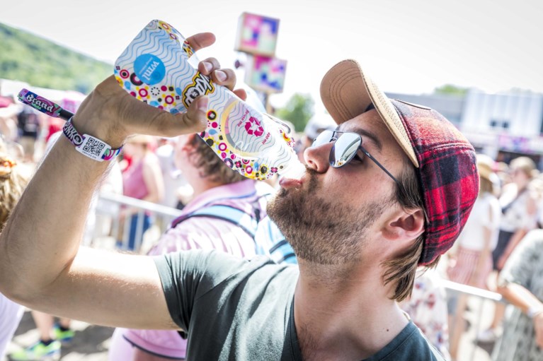Foto’s: Uitgelaten sfeer op warme eerste dag Pinkpop