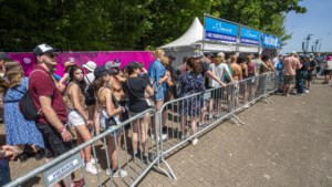 Snikheet op Pinkpop: de langste rijen staan niet voor de bier- en friettenten, maar bij het gratis water 