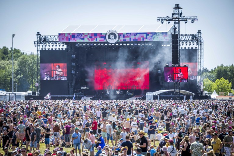 Foto’s: Uitgelaten sfeer op warme eerste dag Pinkpop
