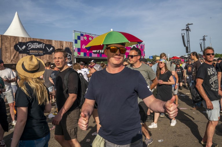 Foto’s: Uitgelaten sfeer op warme eerste dag Pinkpop