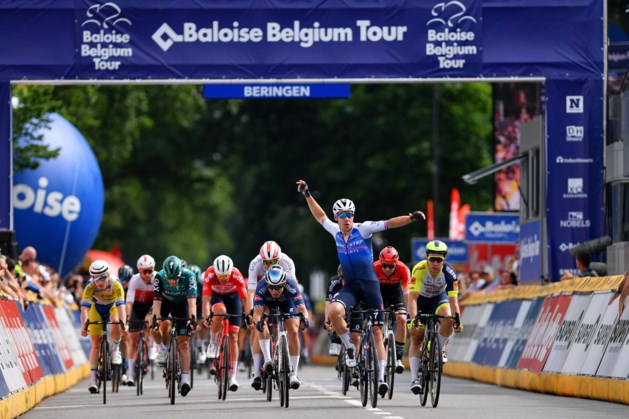 Fabio Jakobsen wint slotrit in Ronde van België, ploegmaat Schmid pakt de eindzege 