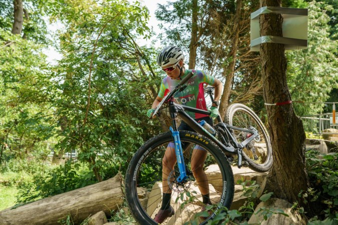 Op de weg fietsen? Wielertalent Femke Gort uit Echt vindt dat maar saai en stapt daarom op de mountainbike