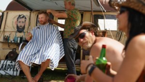 Hippeace festival trekt liefhebbers van ‘vintage’ naar Stein: ‘Hier is alles authentiek’