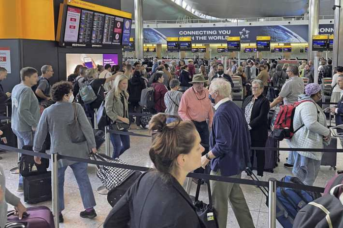 Bagagespook duikt ook op in Londen: vastgelopen luchthaven Heathrow moet vluchten schrappen