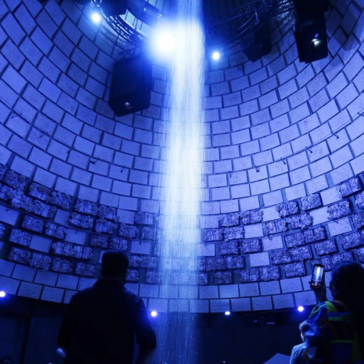 Rain in the desert: the water machine by the artist Ap Verheggen