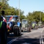 Limburgse boeren in konvooi naar stikstofdemonstratie: ‘Politie en automobilisten steken duimpje omhoog’