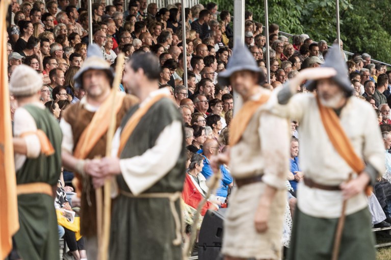 Foto’s: Première De Zwarte Grens over grensconflict tussen Kessel en Neer in stromende regen
