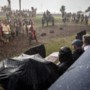 Foto’s: Première De Zwarte Grens over grensconflict tussen Kessel en Neer in stromende regen