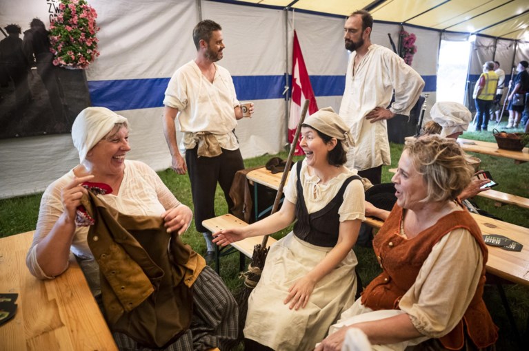 Foto’s: Première De Zwarte Grens over grensconflict tussen Kessel en Neer in stromende regen