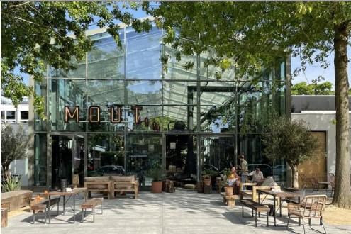 Van dikke burger tot een vegan salad: Foodhall Mout in Venlo is van alle wereldmarkten thuis