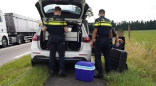 Politie brengt gezin naar vakantieadres na ongeval op N280 bij Kelpen-Oler