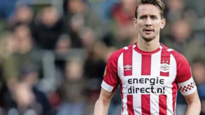 Aanvaller De Jong ondertekent driejarig contract bij PSV