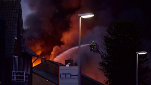 Grote brand verwoest loods in Heerlen