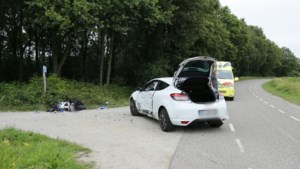 Een gewonde bij aanrijding tussen automobilist en motorrijder in Bergen