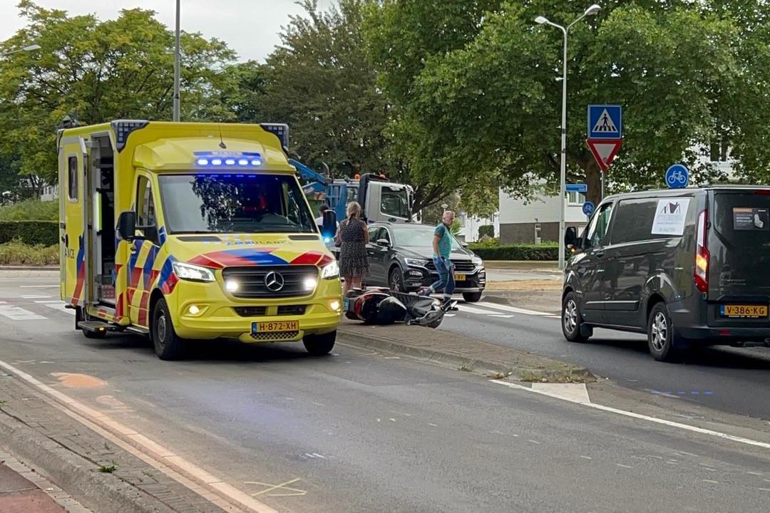 Scooterrijdster Ernstig Gewond Na Botsing Met Auto In Maastr... - De ...