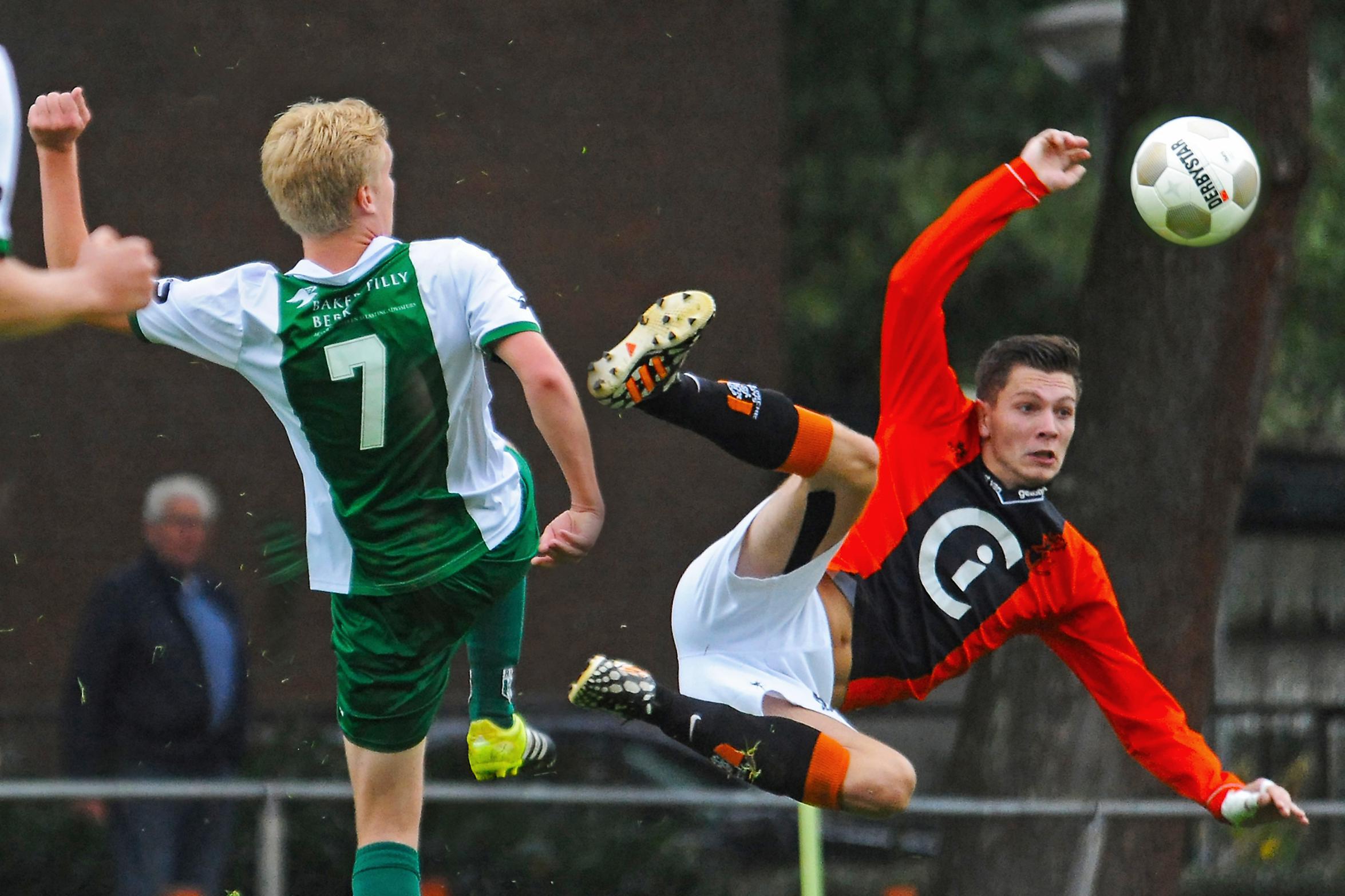 Hattrick spits Hoveling bij zege Venlosche Boys op SV Deurne - De Limburger