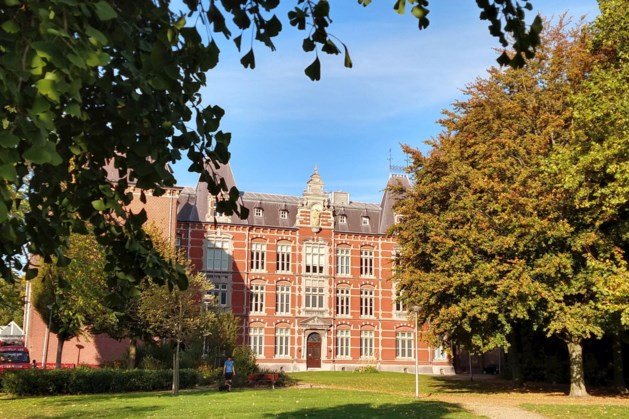 Taalmarkt in Ursulineconvent voor wie van de hoed en de rand wil weten - De Limburger