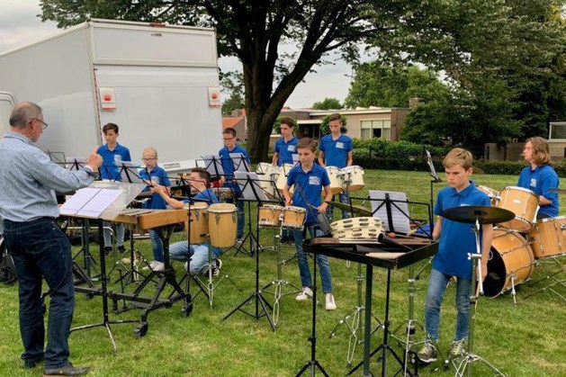 Concert jeugdfanfare en jeugddrumband in Leveroy - De Limburger