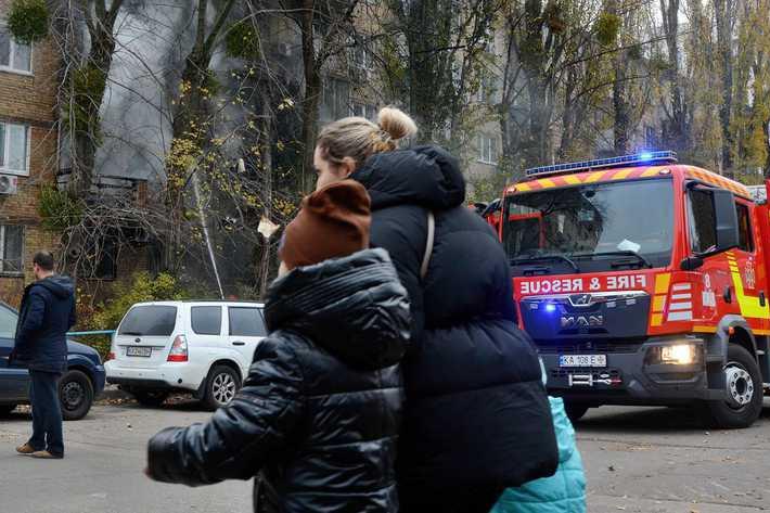 Langsung |  Serangan roket besar-besaran di Ukraina