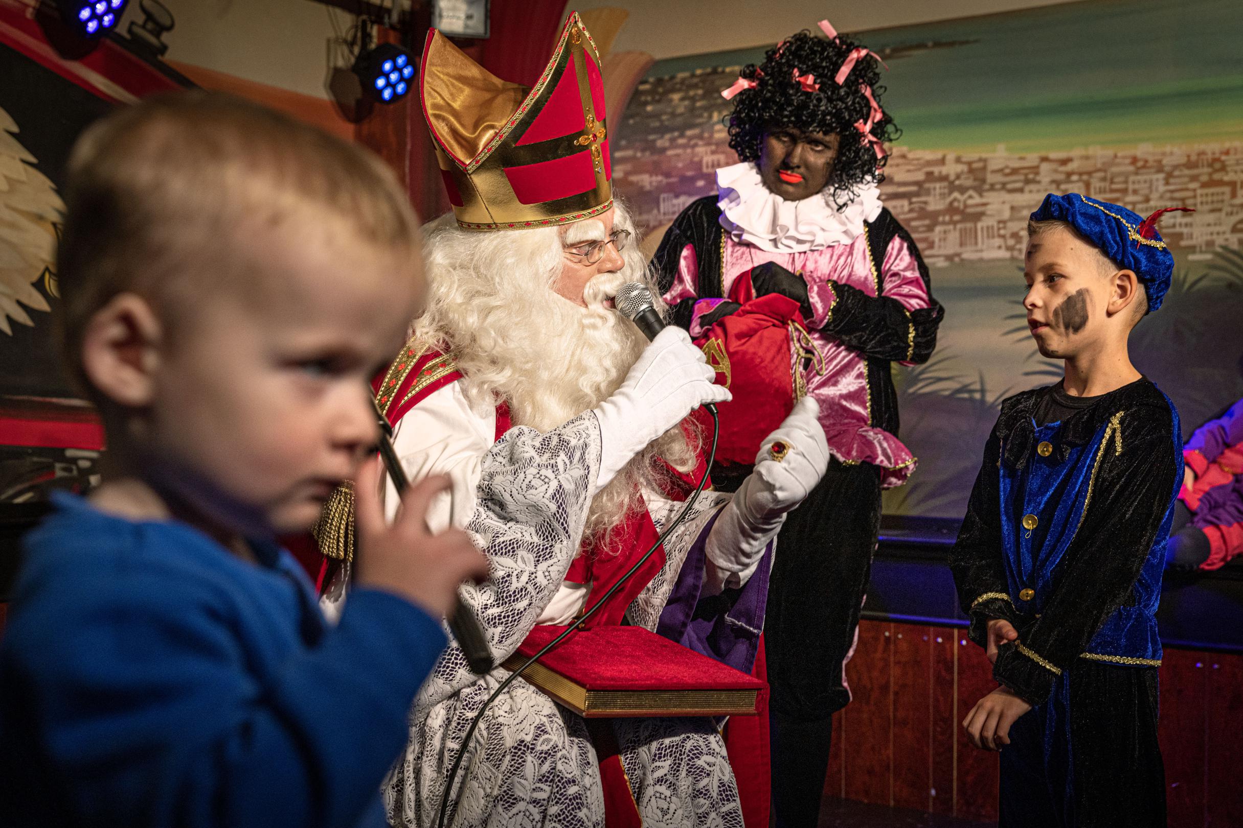 lint zin Excursie Met gevoeligheden van de moderne tijd houdt Sinterklaas zich... - De  Limburger Mobile