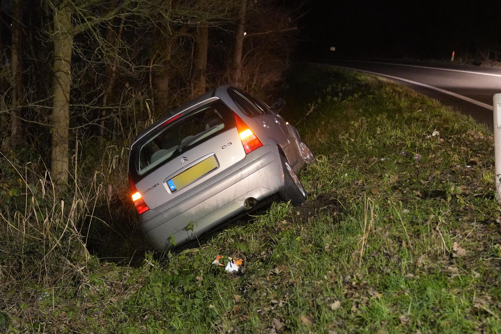 Taartje Schuift In De Auto: Wagen Raakt Van De Weg Op Toerit... - De ...