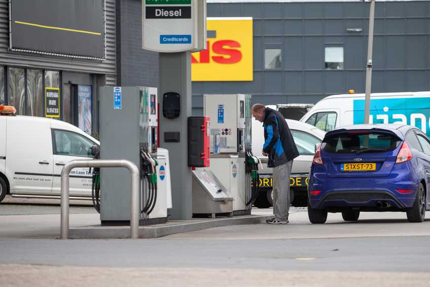 Benzineprijzen Dalen Flink Door Lagere Olieprijzen - De Limburger