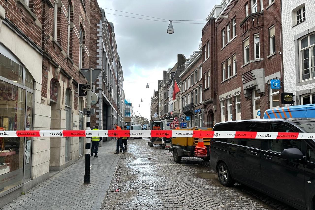 Helmstraat In Maastricht Afgesloten Wegens Waterlek; Winkels... - De ...