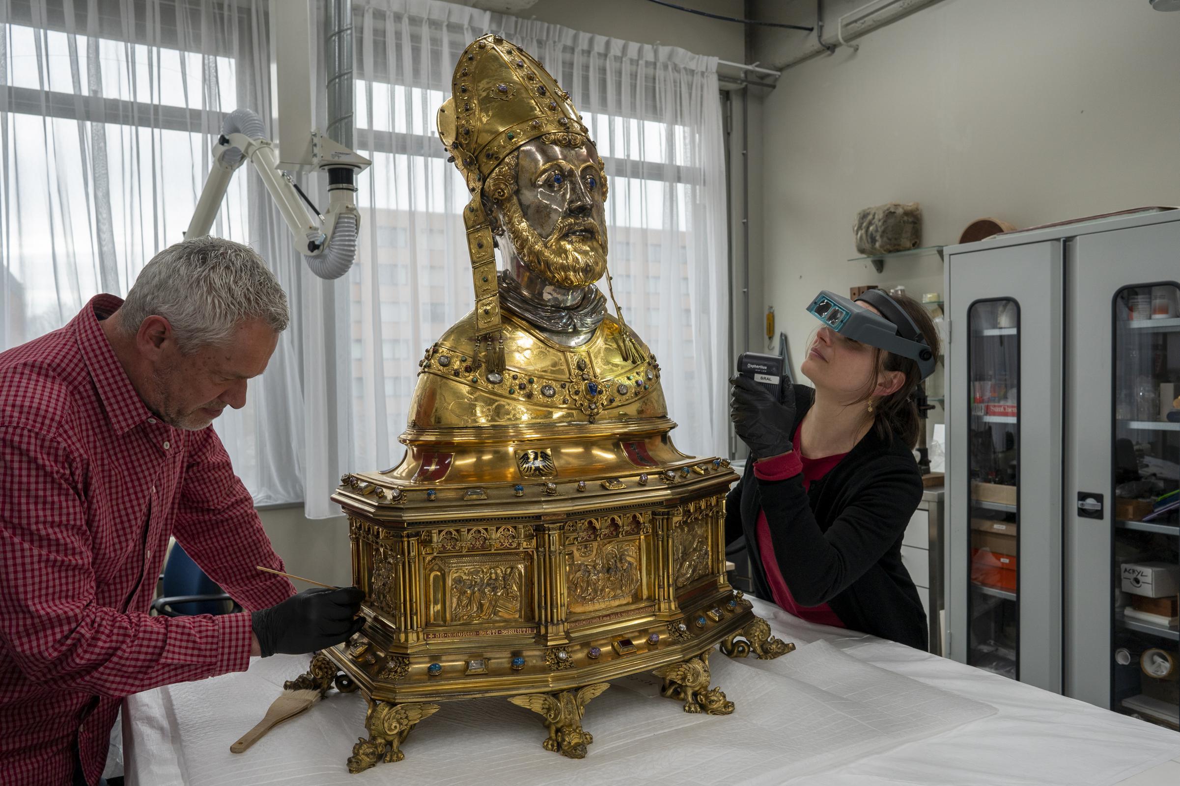 circulatie slikken Vader Uniek borstbeeld van Sint Servaas wacht op een 'facelift', m... - De  Limburger Mobile