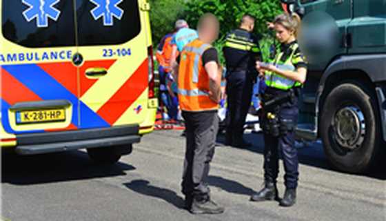 Fietser (85) overleden na aanrijding met vrachtwagen in Ospel