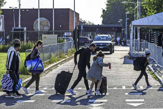 Kamermeerderheid Overweegt Omstreden Dwangwet Asielopvang ‘n... - De ...