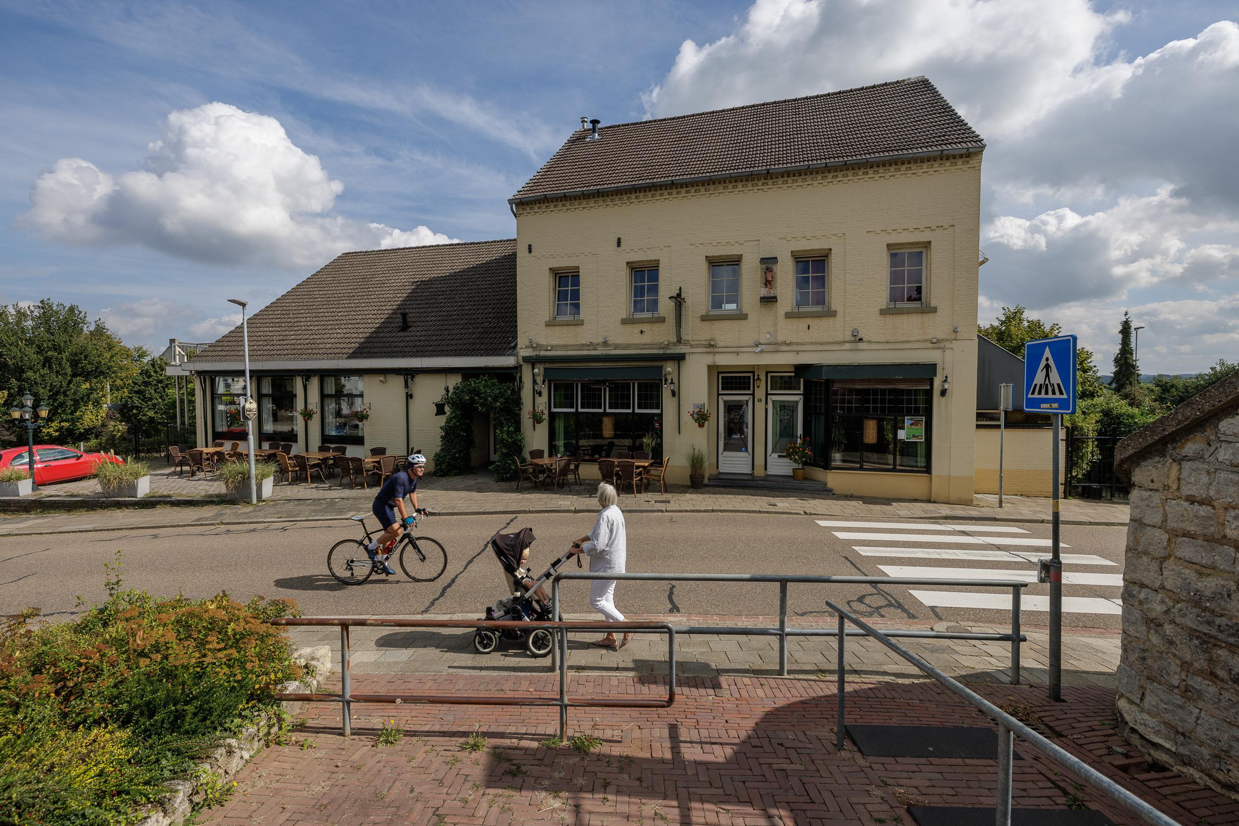Economie en gezondheid eigenaar doen Café Keulen in Klimmen ... - De  Limburger Mobile
