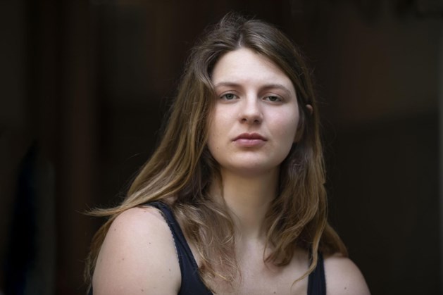 Schrijfster Mette Maria van Dijk ernstig bedreigd, haar debu... - De