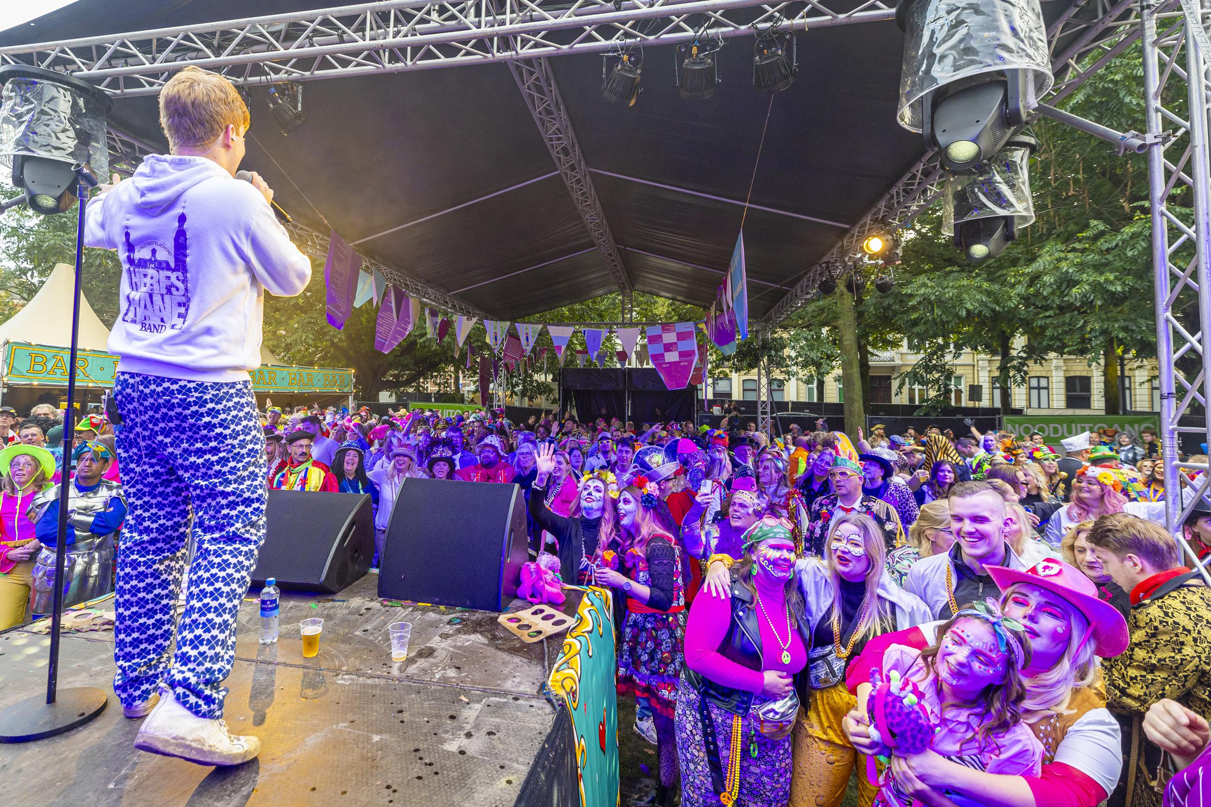 Vastelaovend In Venlo: Ruim 1000 Feestgangers Vieren Zomer J... - De ...